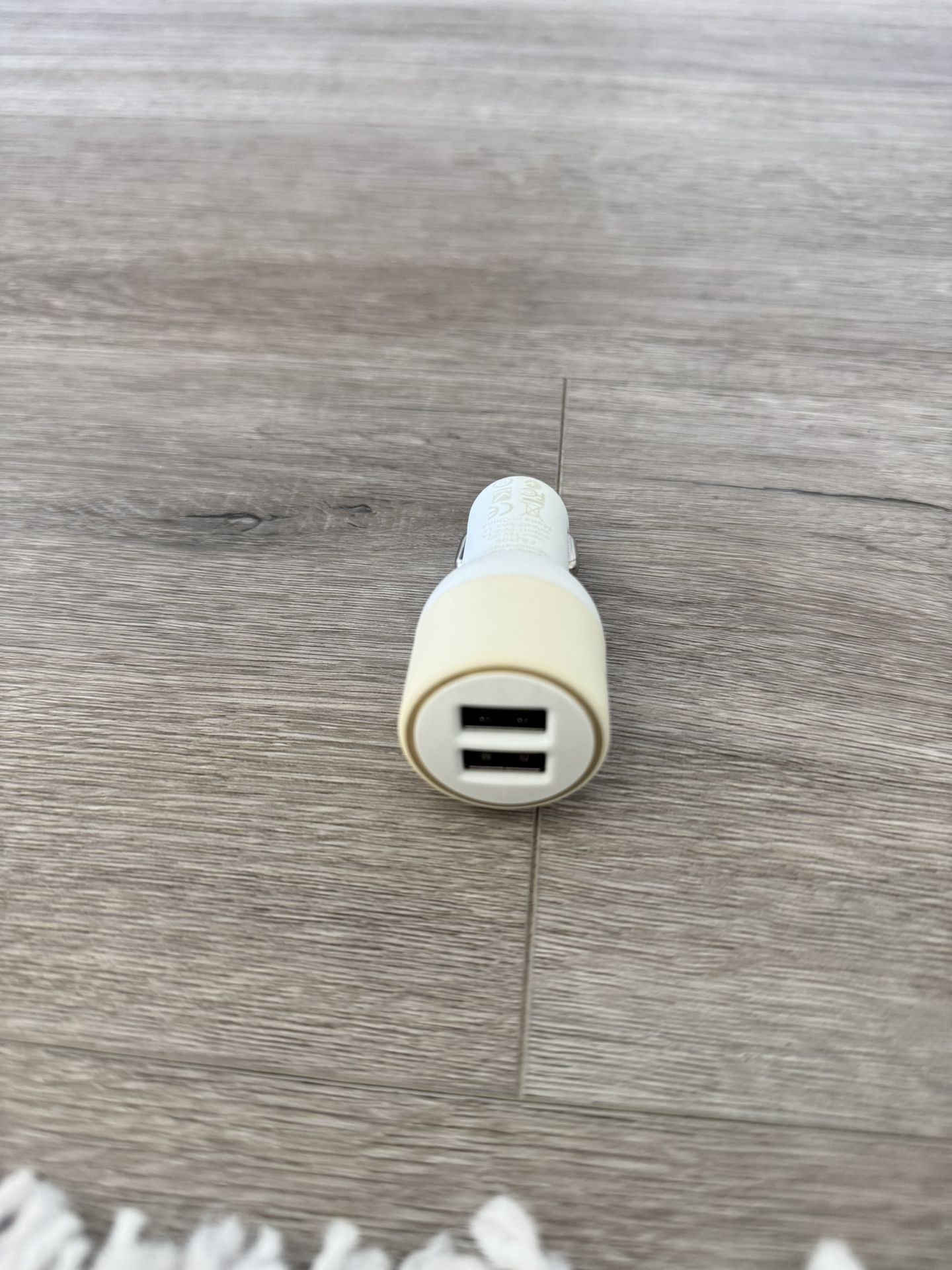 Used Belkin Car Charger – 2-Port USB, White/Cream