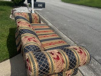 Free sofa in Davenport