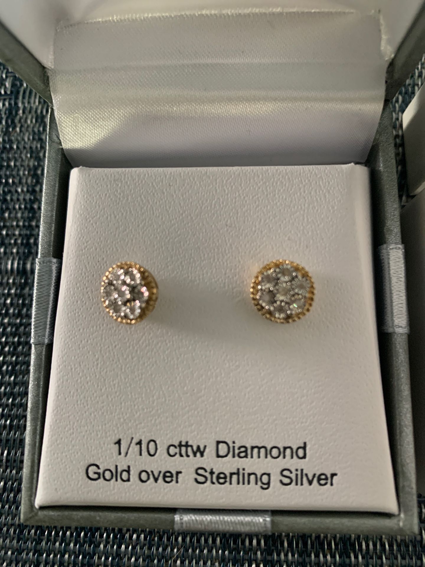 1/10 ccttw Diamonds Earrings in Sterling Silver