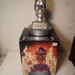 1996 Terminator 2 Judgement Day T-800 Legends in 3 Dimensions Bust Statue