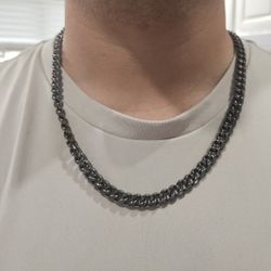 Men’s Black Cuban Link Chain Necklace – Excellent Condition