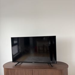 32” SMART ROKU TV
