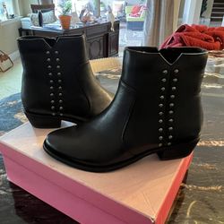 Vaneli black Booties