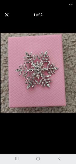 Elegant Crystal Snowflake Brooch for Women Men Winter Rhinestone Wedding Brooches Lapel Pin Corsage Badge Delicate Cloth Dress Flower Party Christmas 