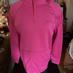 Beautiful Brand New Nike Women’s Sweatshirt