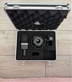 AKG C214