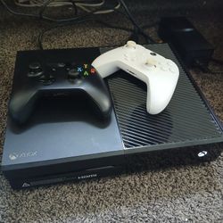 Xbox One with 2 Controllers