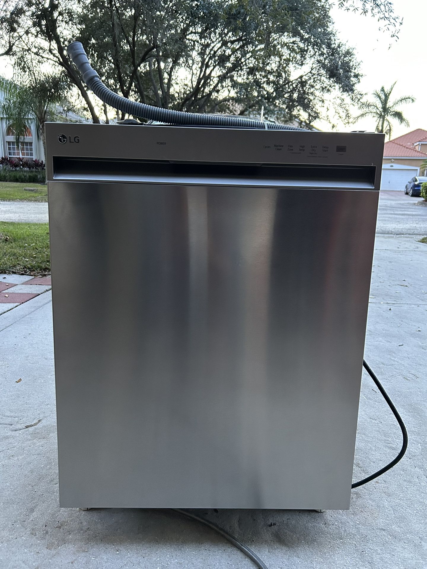 Like New LG Stainless Steel Dishwasher for Sale in Pompano Beach, FL