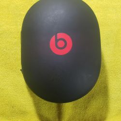 Beats Studio Carrying Case And Charger