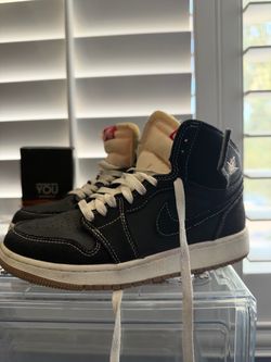 Black nikes size 5y