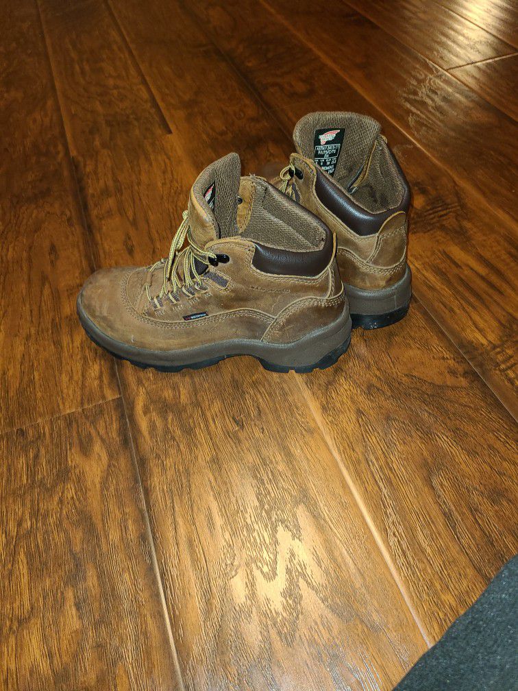 Size 8.5 Women's  Redwing Boots 