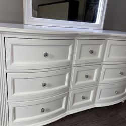 Madelyn Full Bed And 9 Drawer Dresser & Mirror