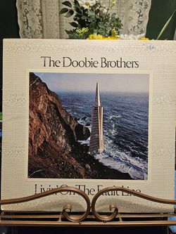 THE DOOBIE BROTHERS "LIVIN ON THE FAULT LINE" LP/ ALBUM 