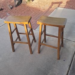 2 bar stools