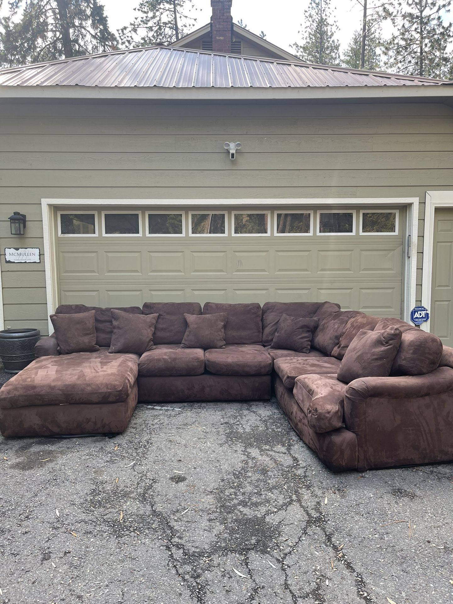 **Free Delivery** Huge Couch Sectional