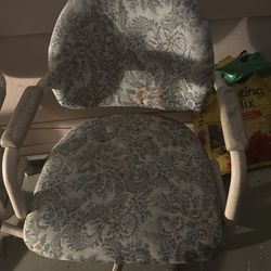 Chairs 4 + a free smal table 20 .oo