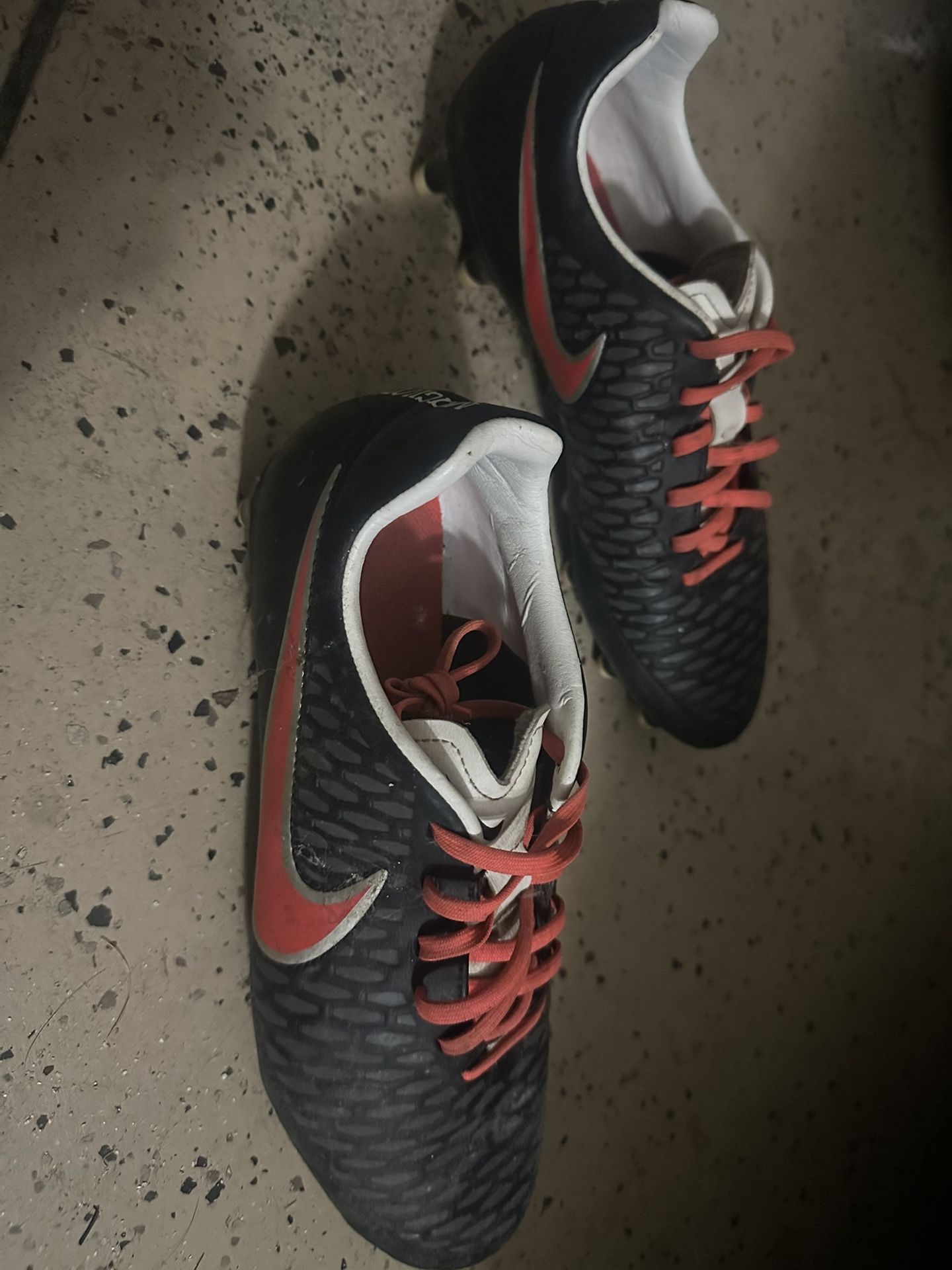 Sports Shoes/Cleats