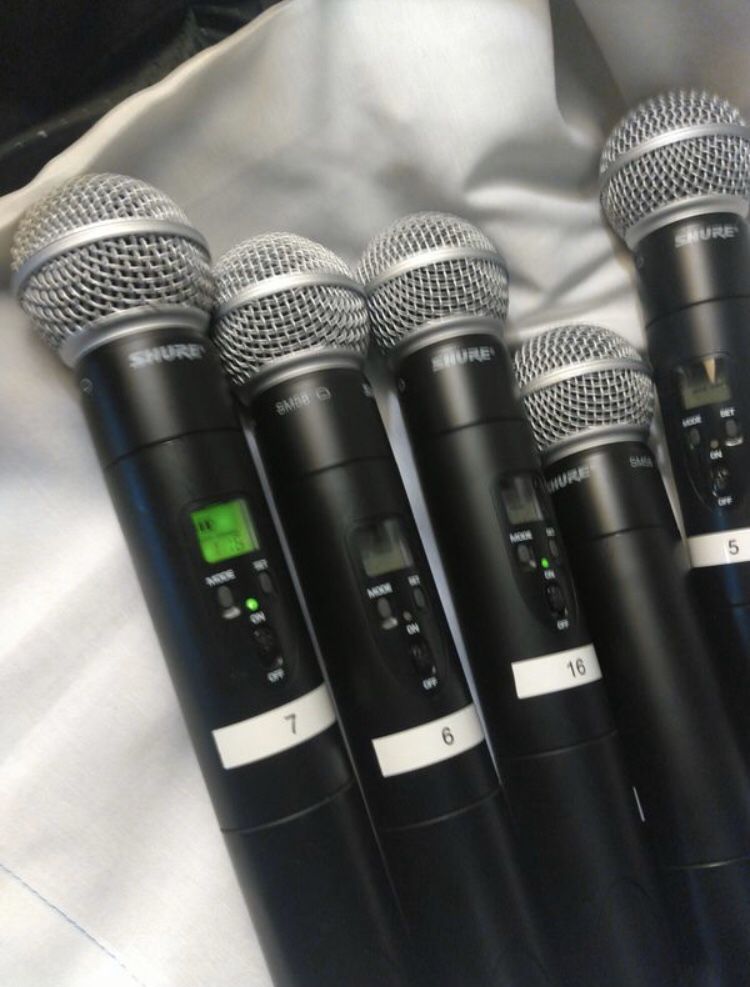 5 shure SM 58 in Good condition just the microphones