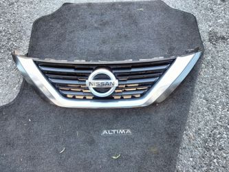 2016-2018 Nissan Altima grill with emblem OEM.