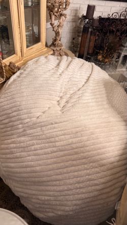 Huge soft plush lounge chair