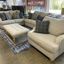 Traemore Linen Living Room Set