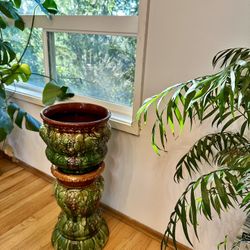 Antique majolica-style jardinière on pedestal