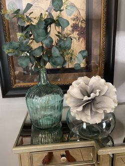 Set of 2 vases