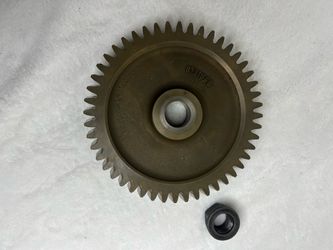 USED VOLVO GEAR FOR THE AIR COMPRESSOR SECTION OF THE BRAKE SYSTEM