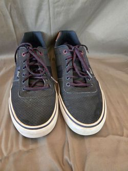 Bass Sneaker Mens 9.5 Round Toe Low Laced Up Casual Comfort Faux Leather