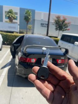 Car Keys N Remotes/ Llaves Con Control