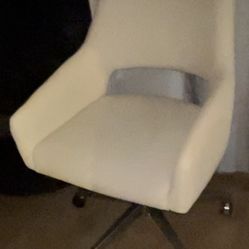 Set 6 Rotating ivory cream chairs