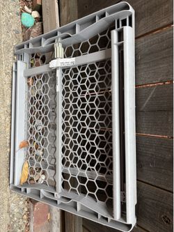 Plastic gate