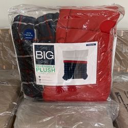 New Twin/TwinXL Plush Reversible Comforter Red/Navy Plaid