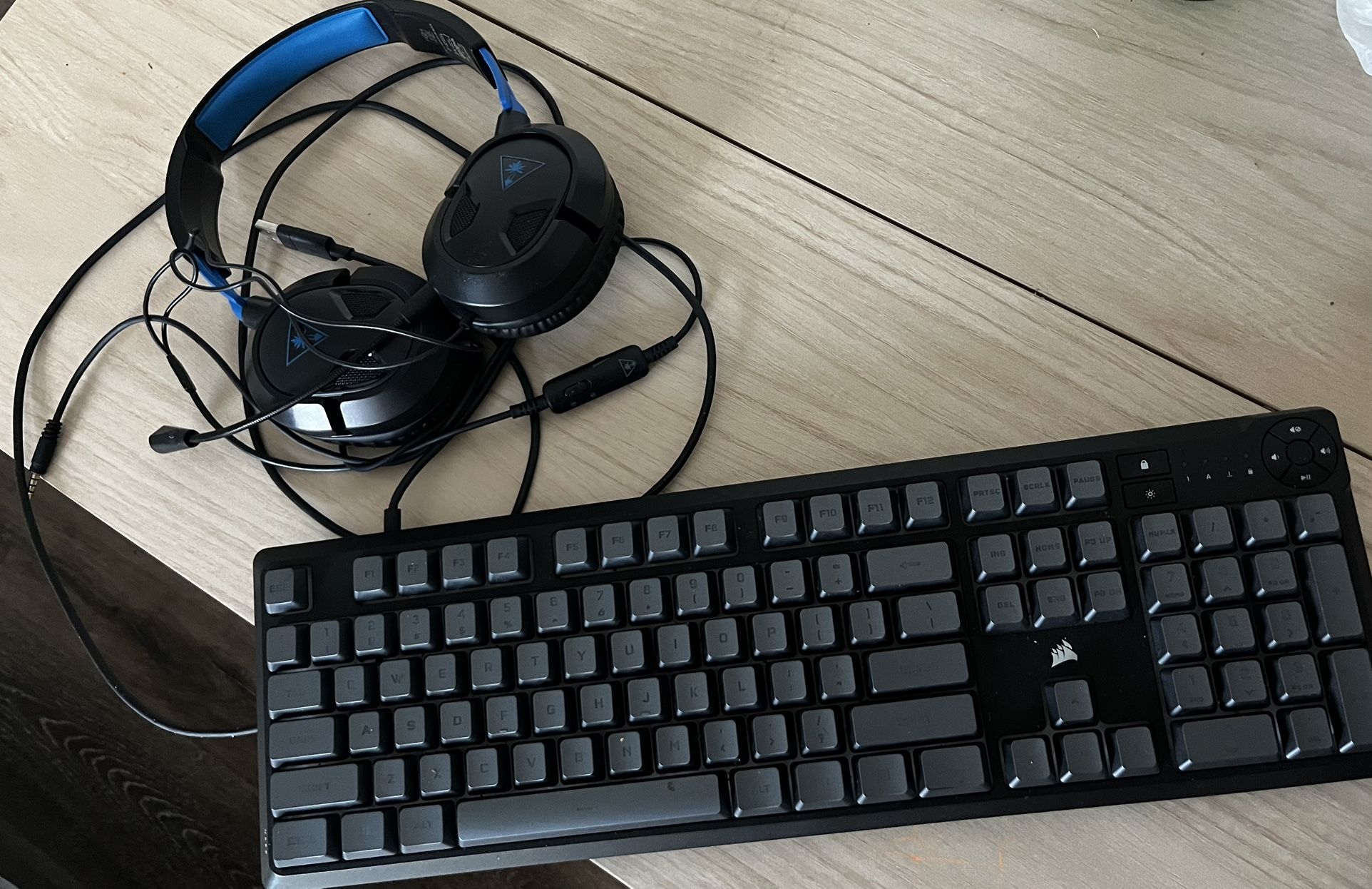 Gaming Chair , Headphones , Keyboard. All One Price !!