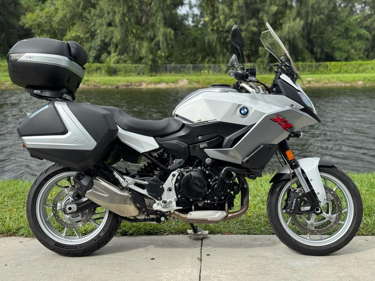 2020 BMW F 900 XR FOR SALE WITH CLEAN TITLE AND FREE WARRANTY 