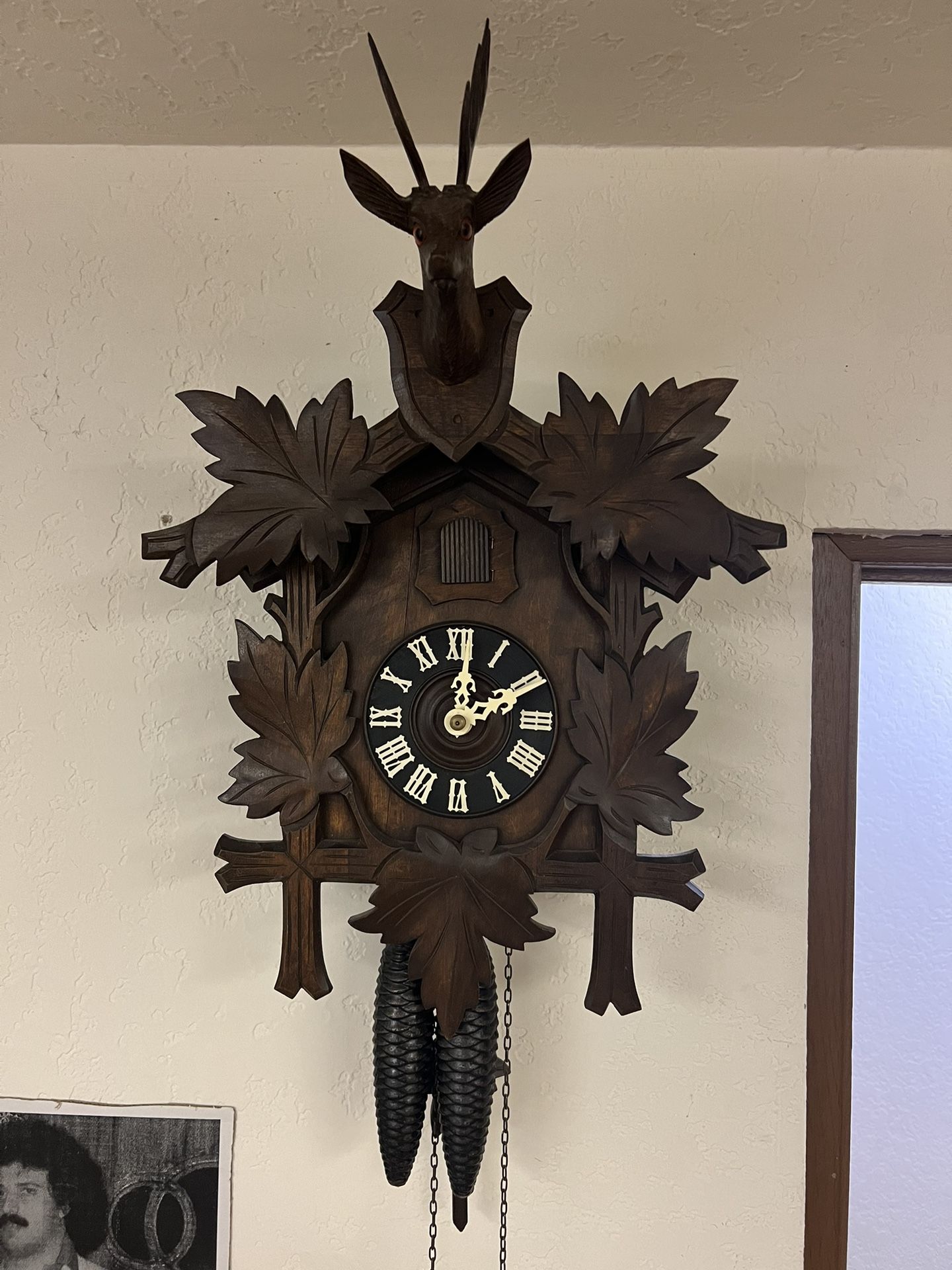 Antique Black Forest German Cuckoo Clock Deer Stag Head Oak Leaves Articulating