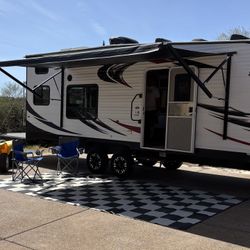 2017 Forest River toy hauler Shockwave 27rqdx