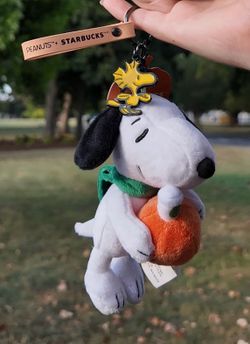 Peanuts x Starbucks Snoopy Plush Keychain