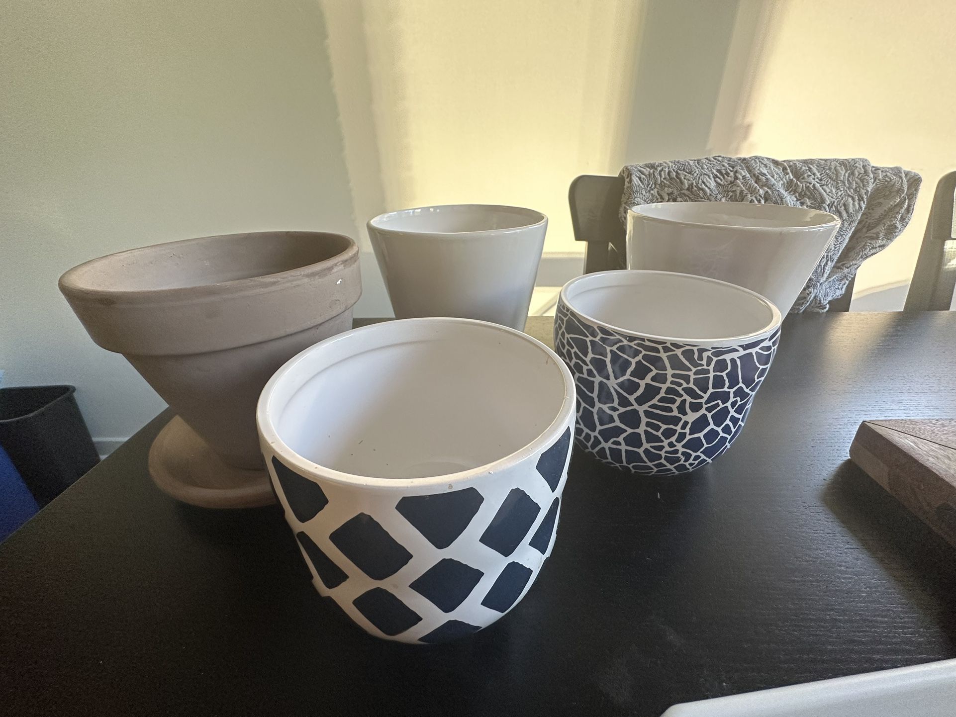 10$ - Pack Of 5 Flower Pots