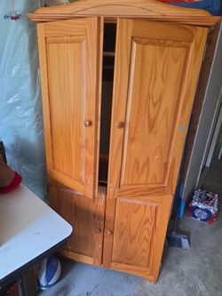 Entertainment armoire