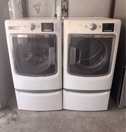White Maytag Washer And Gas Dryer Matching Set