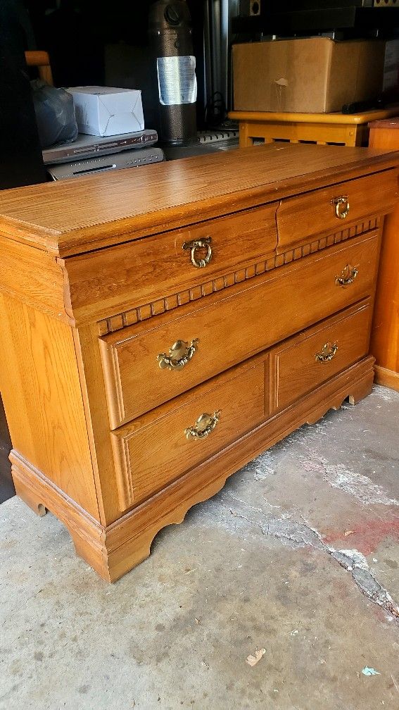 Dresser