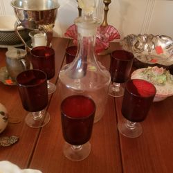 6 Piece Set With Bottle In Middle Make Offer