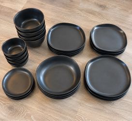 Matte Black Dinnerware Sets of 4