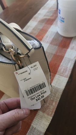 Beautiful Guess Purse!