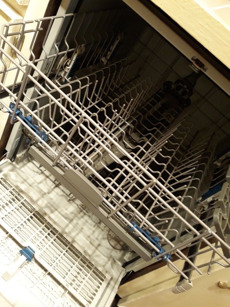 Whirlpool Dishwasher Model WDT720PADM2 for Sale in Inverness, FL OfferUp