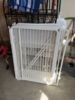 Mobile pet enclosure