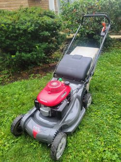 Honda HRX217 Versamow- Self-propelled- Fully serviced- Excellent condition