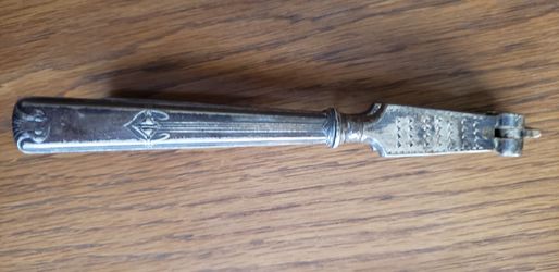 Nut cracker or crab cracker