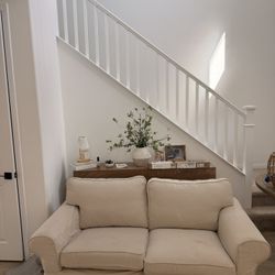 Loveseat 